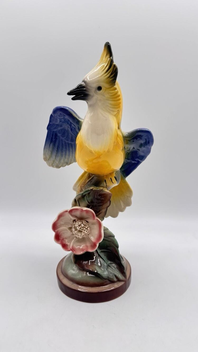 Lewis & Neblett Cockatoo with tropical flower Large bird figurine. Small Chi